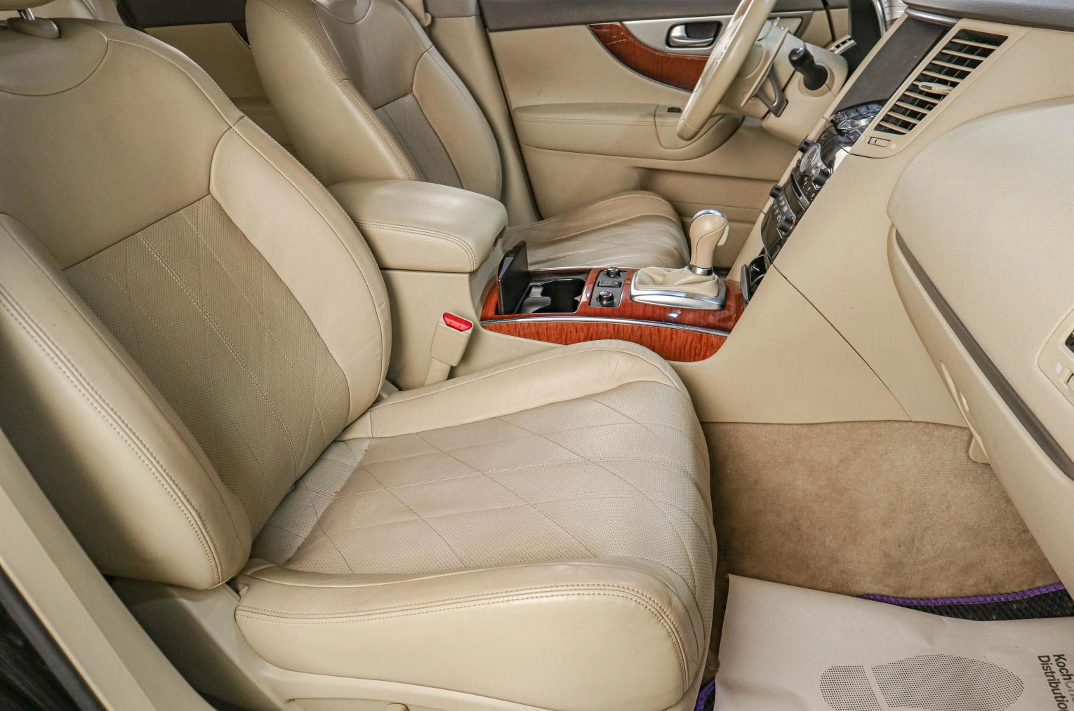 Infiniti QX70 25 из 27