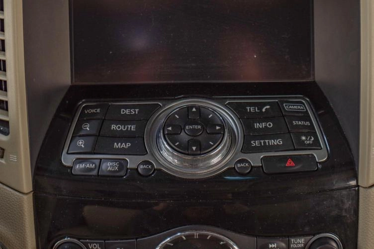 Infiniti QX70 18 из 27