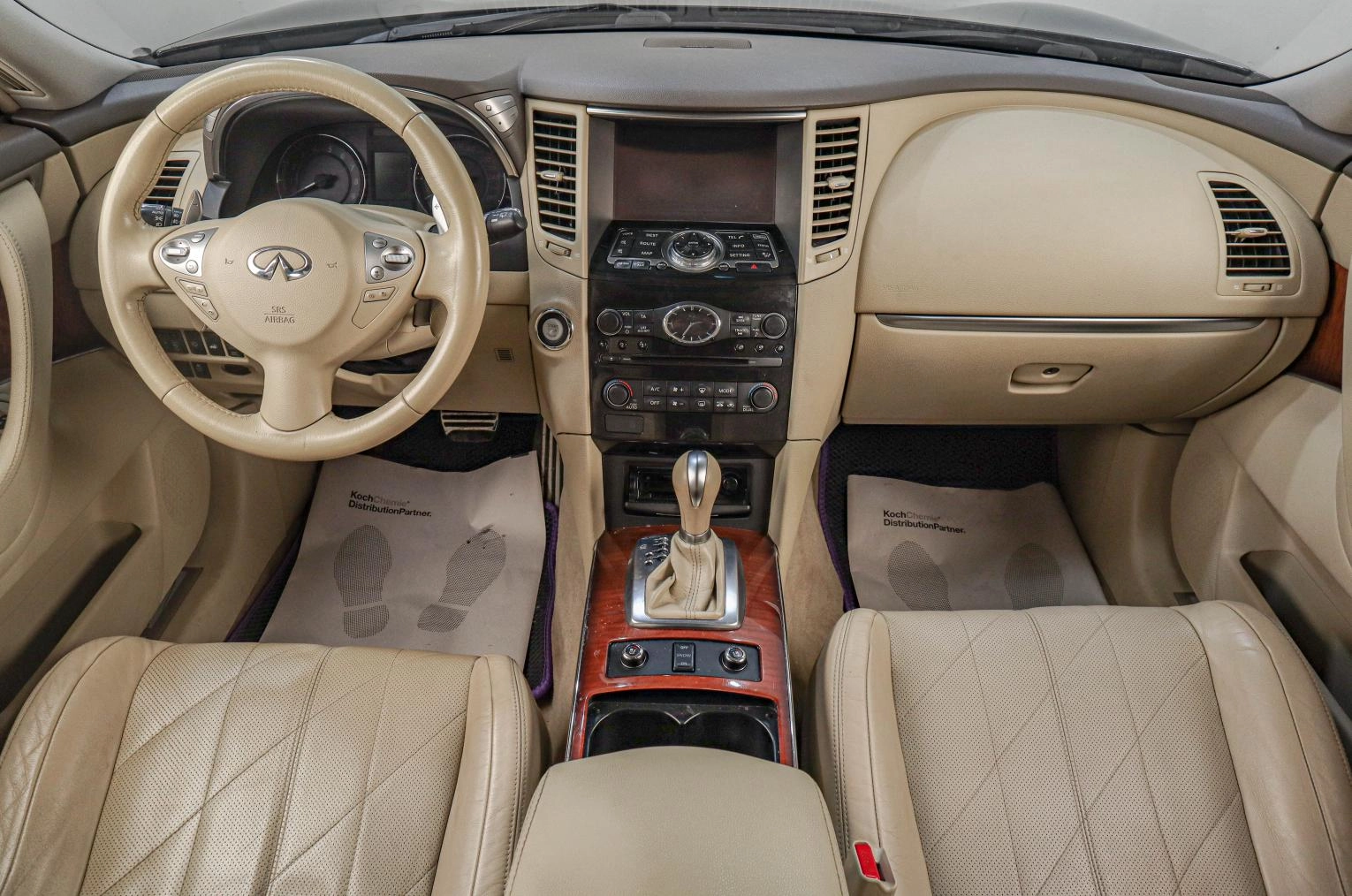 Infiniti QX70 14 из 27