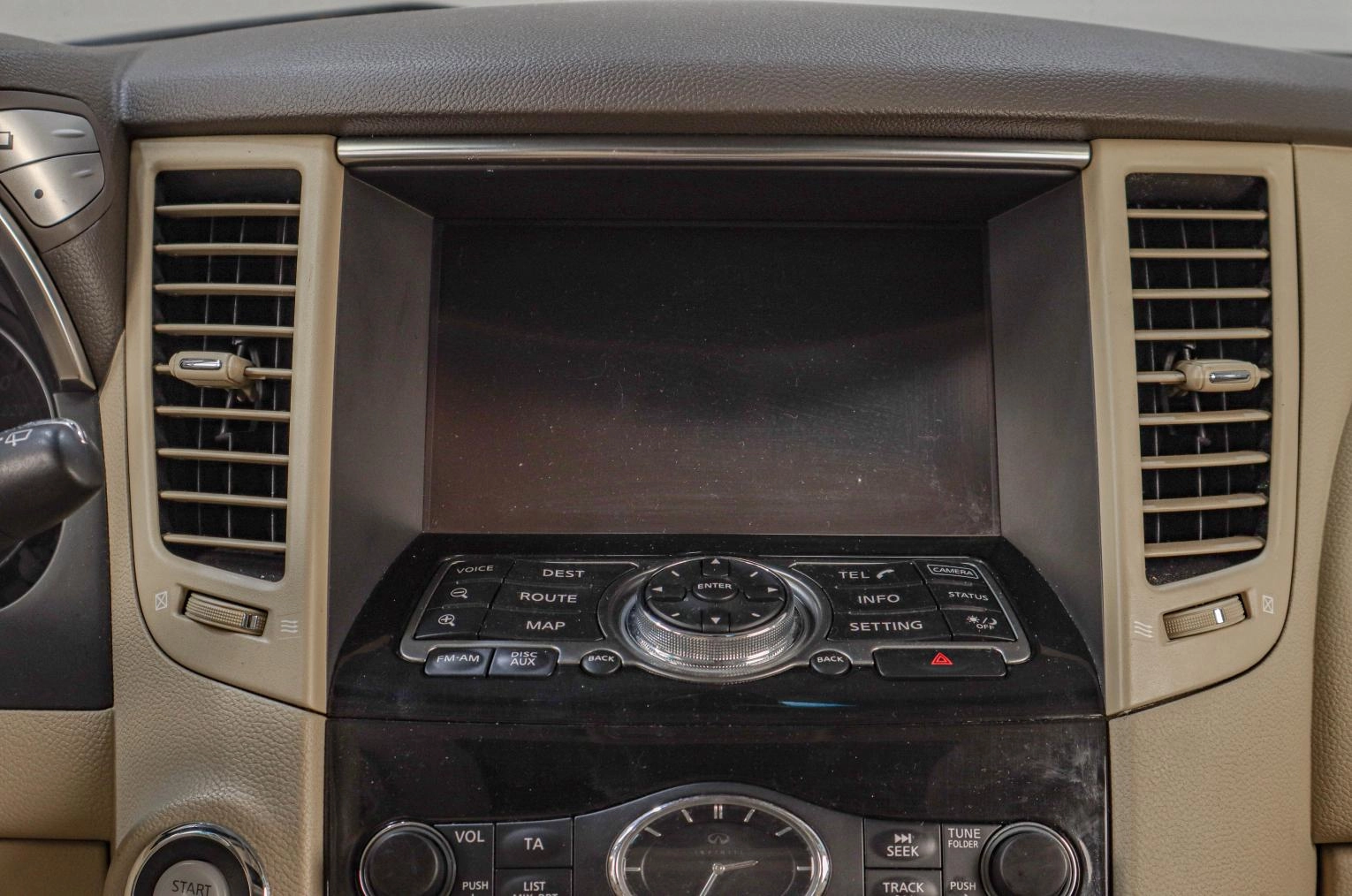 Infiniti QX70 17 из 27