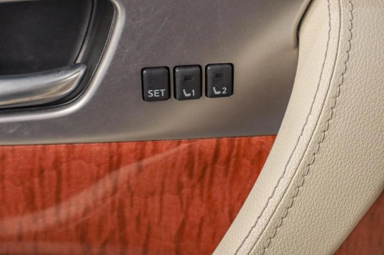 Infiniti QX70 9 из 27