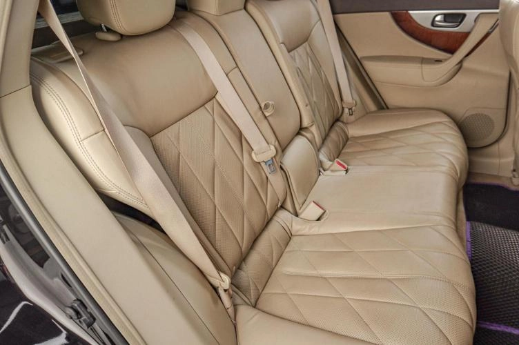 Infiniti QX70 26 из 27