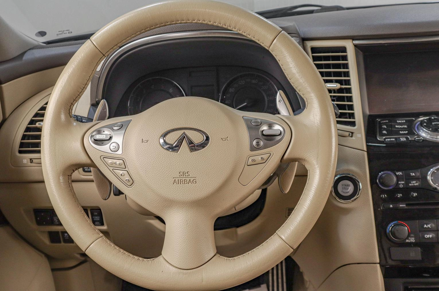 Infiniti QX70 13 из 27