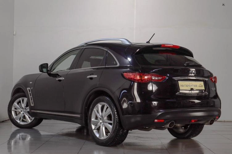 Infiniti QX70 4 из 5