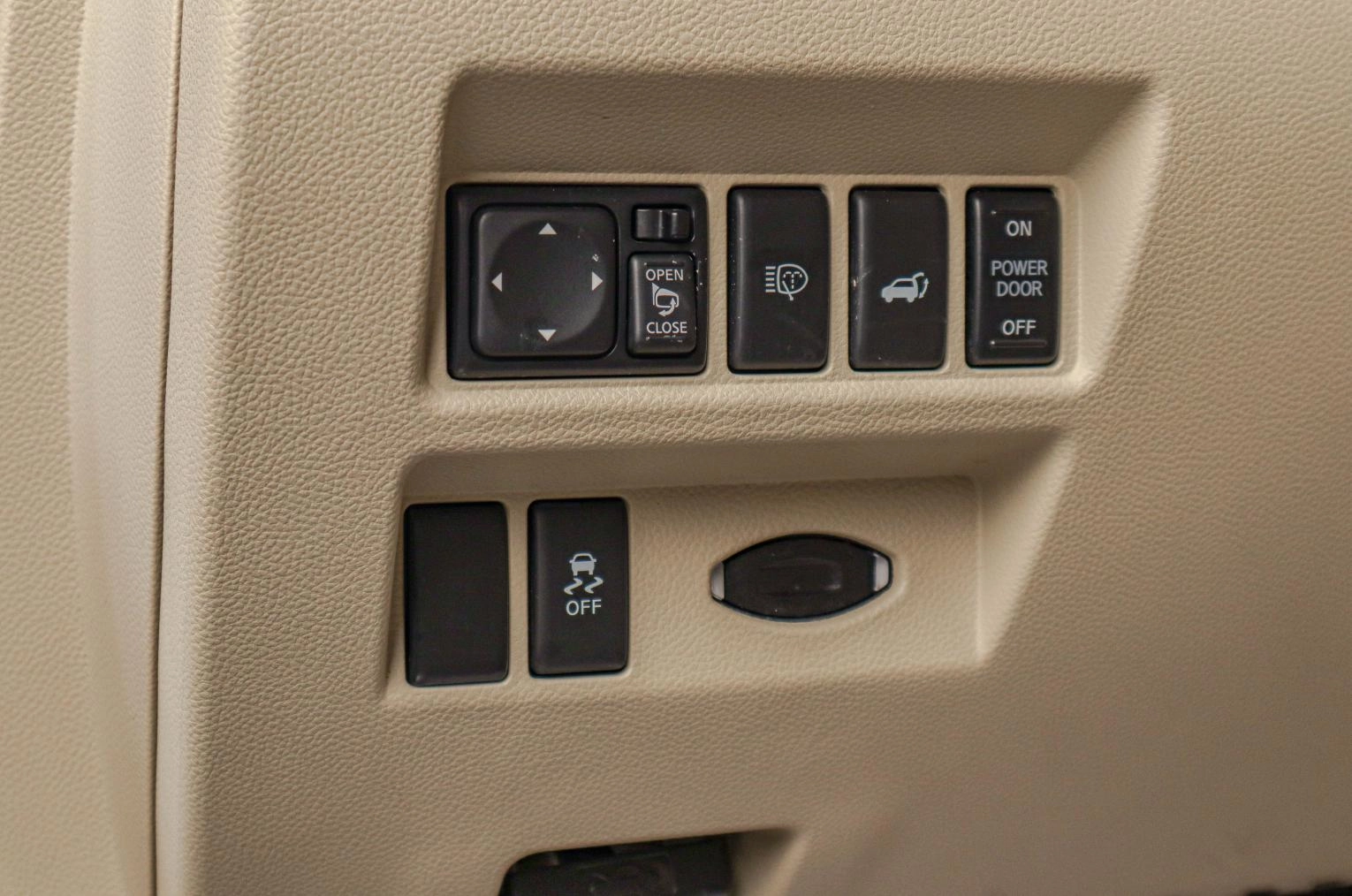 Infiniti QX70 10 из 27