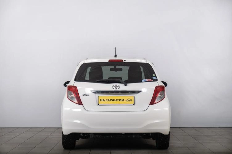 Toyota Vitz 4 из 6