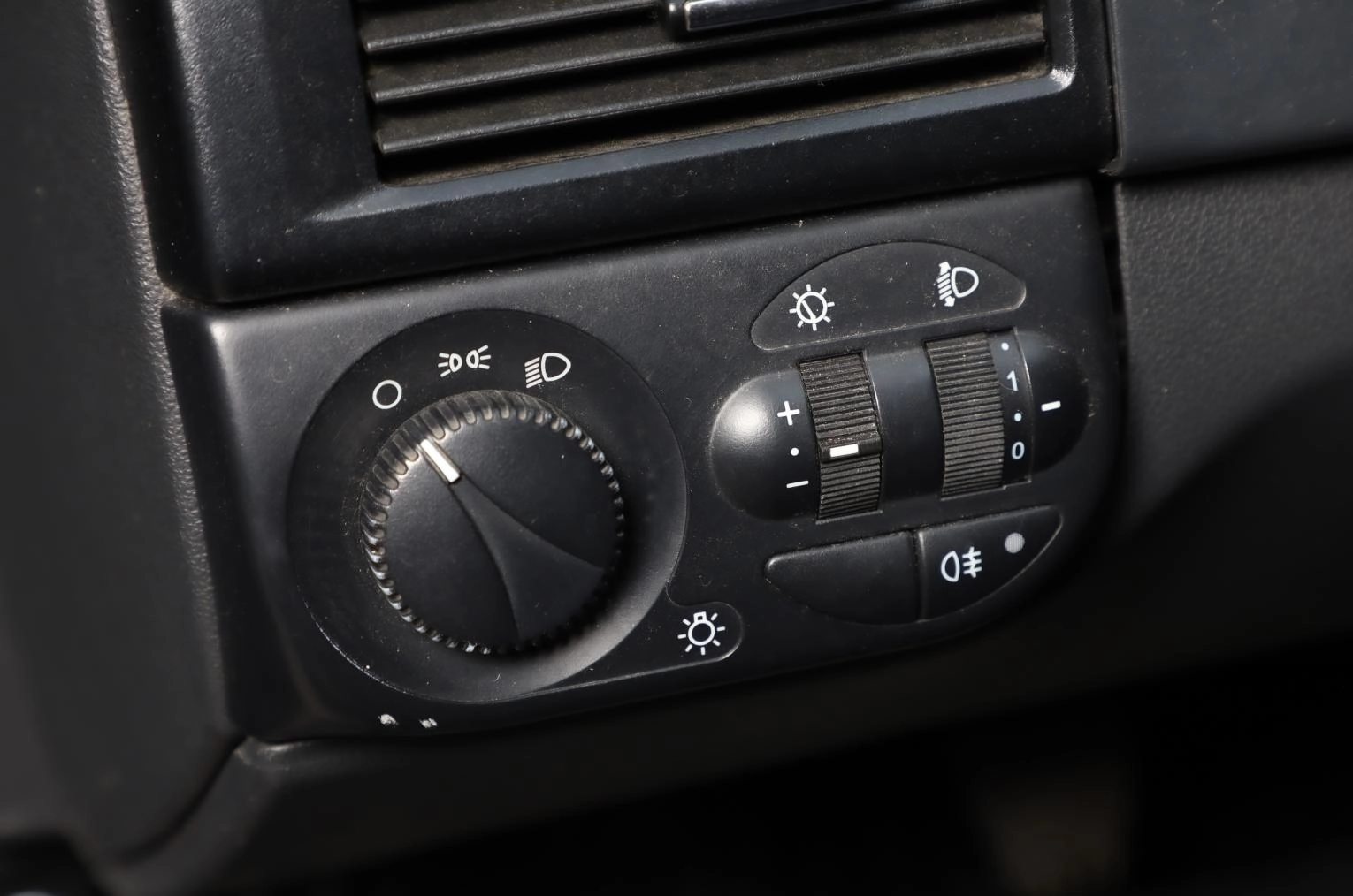 ВАЗ (LADA) Priora 11 из 16