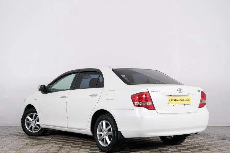Toyota Corolla Axio 4 из 6