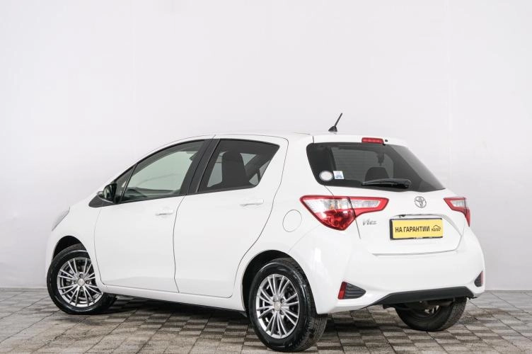 Toyota Vitz 4 из 6
