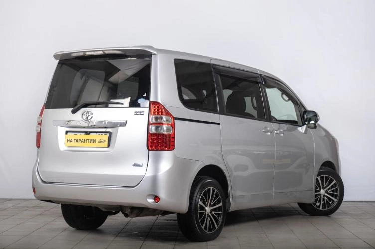 Toyota Noah 6 из 6