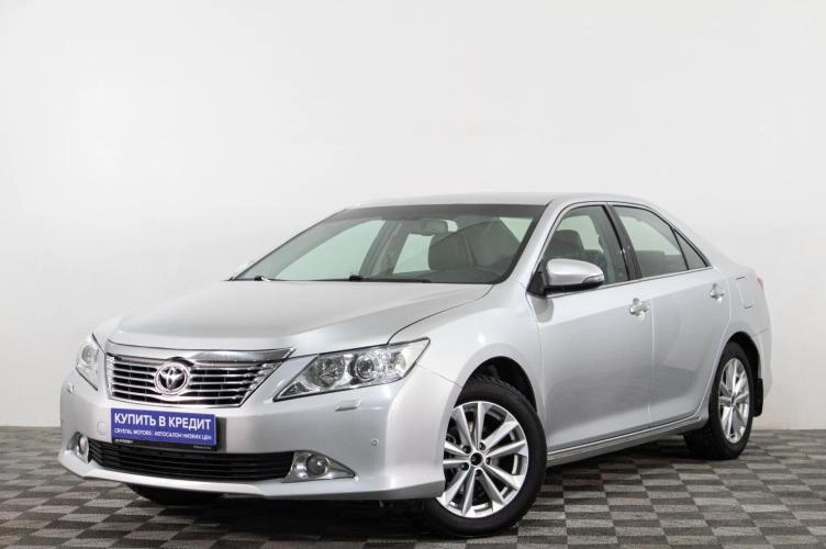 Toyota Camry 3 из 5