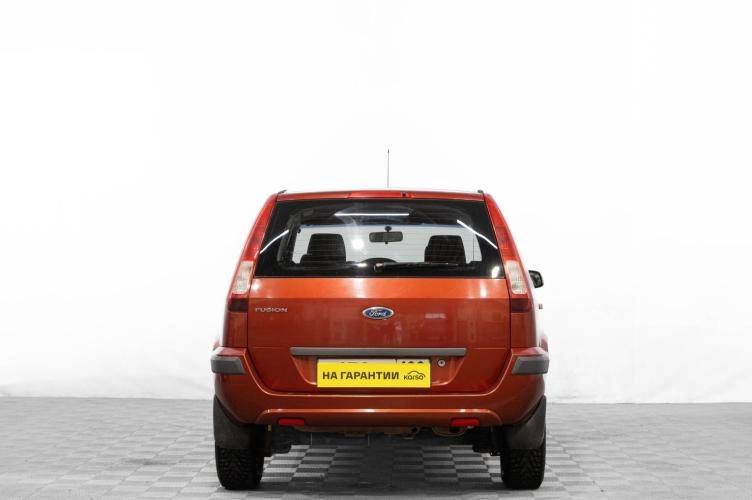 Ford Fusion 5 из 6