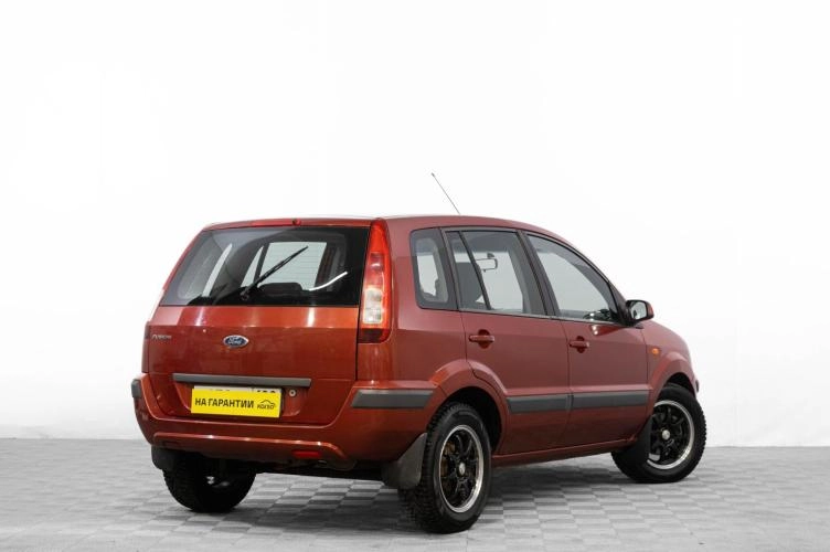 Ford Fusion 4 из 6