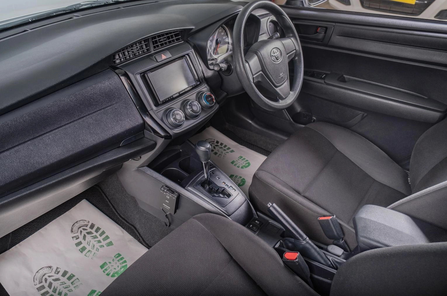 Toyota Corolla Axio 13 из 14