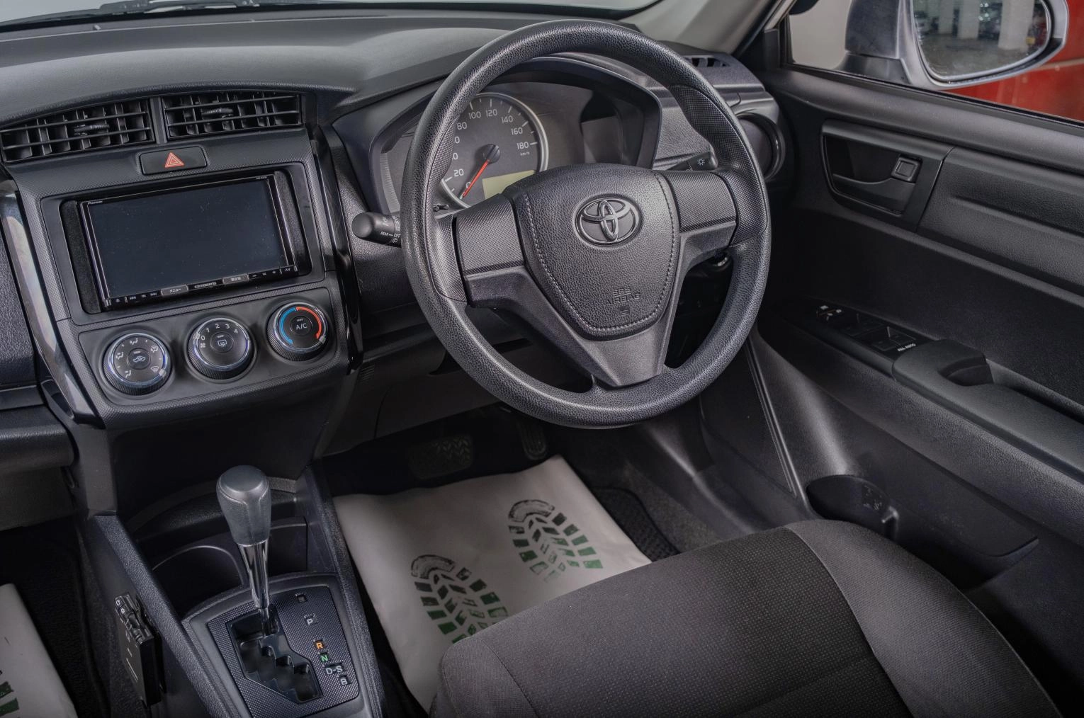 Toyota Corolla Axio 10 из 14
