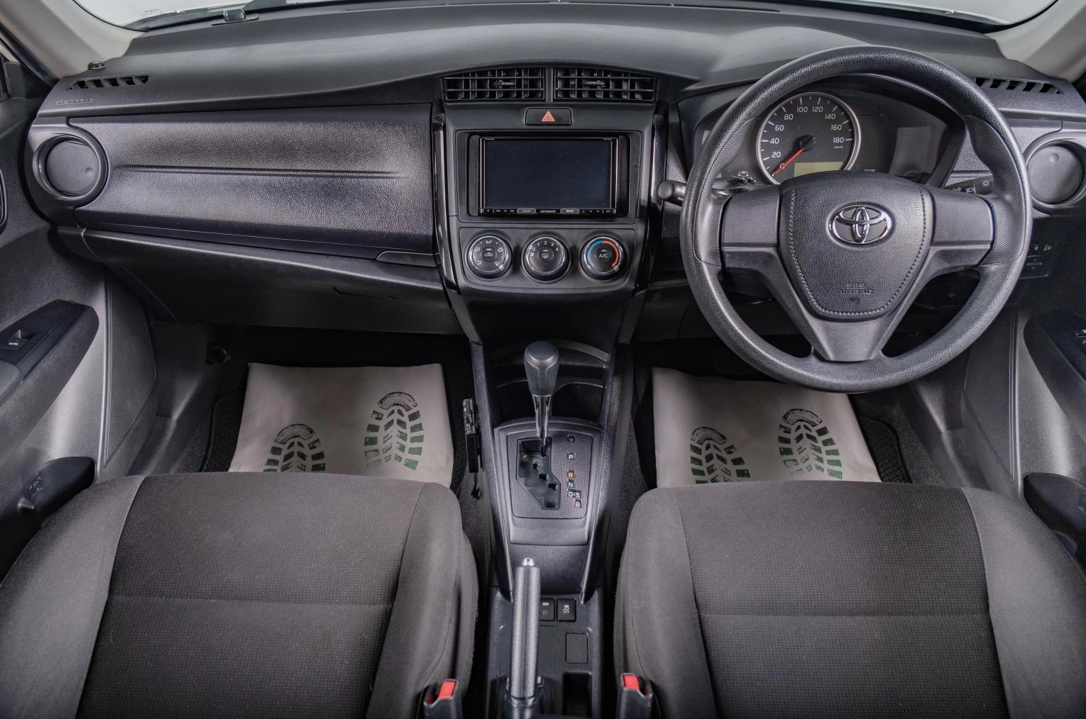 Toyota Corolla Axio 9 из 14