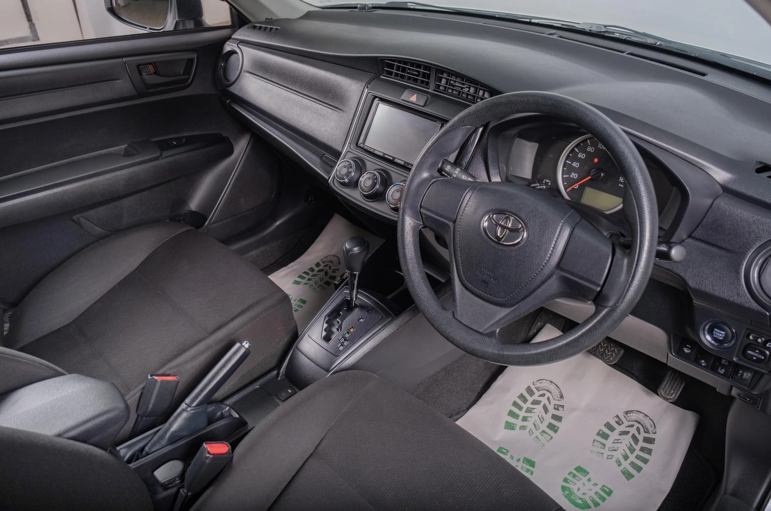 Toyota Corolla Axio 7 из 14