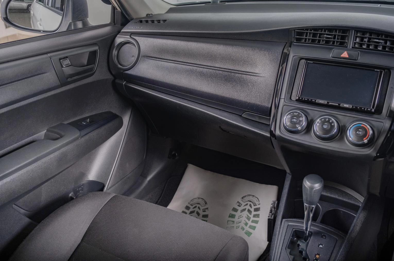 Toyota Corolla Axio 12 из 14