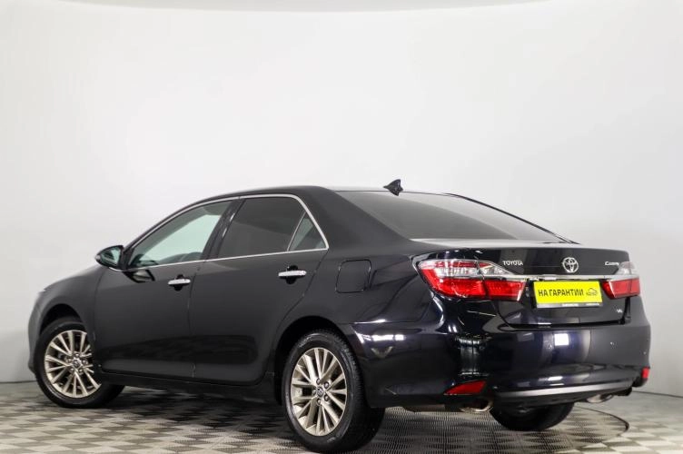 Toyota Camry 6 из 6