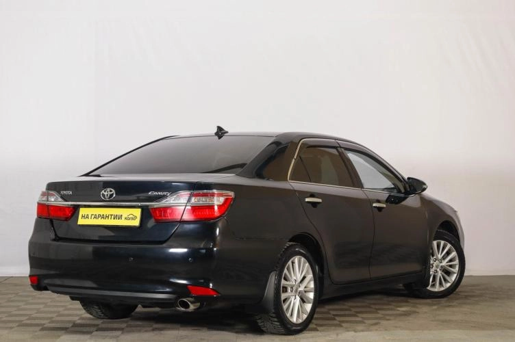 Toyota Camry 6 из 6