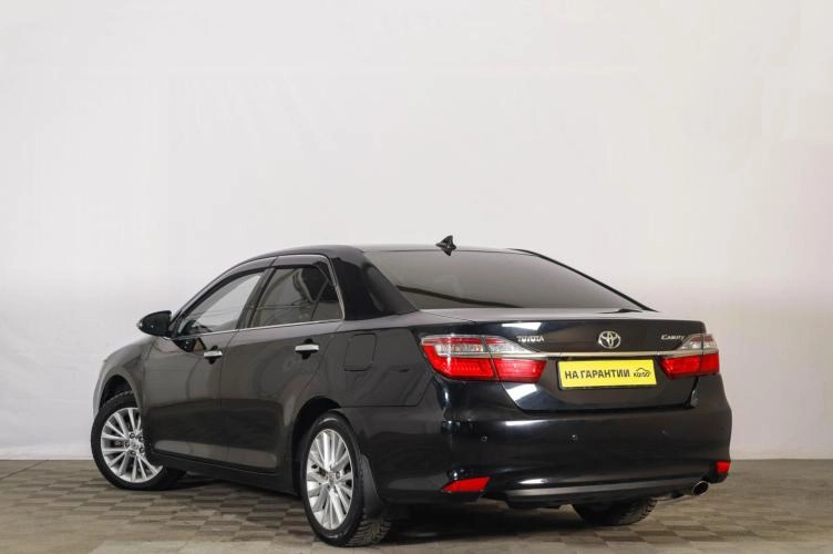 Toyota Camry 4 из 5