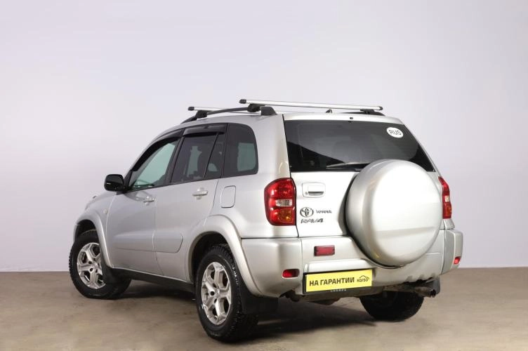 Toyota RAV4 4 из 6