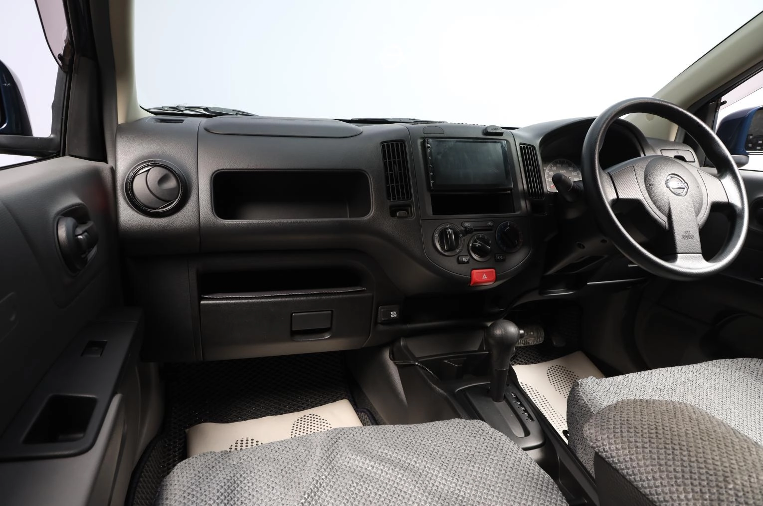 Nissan AD 9 из 16