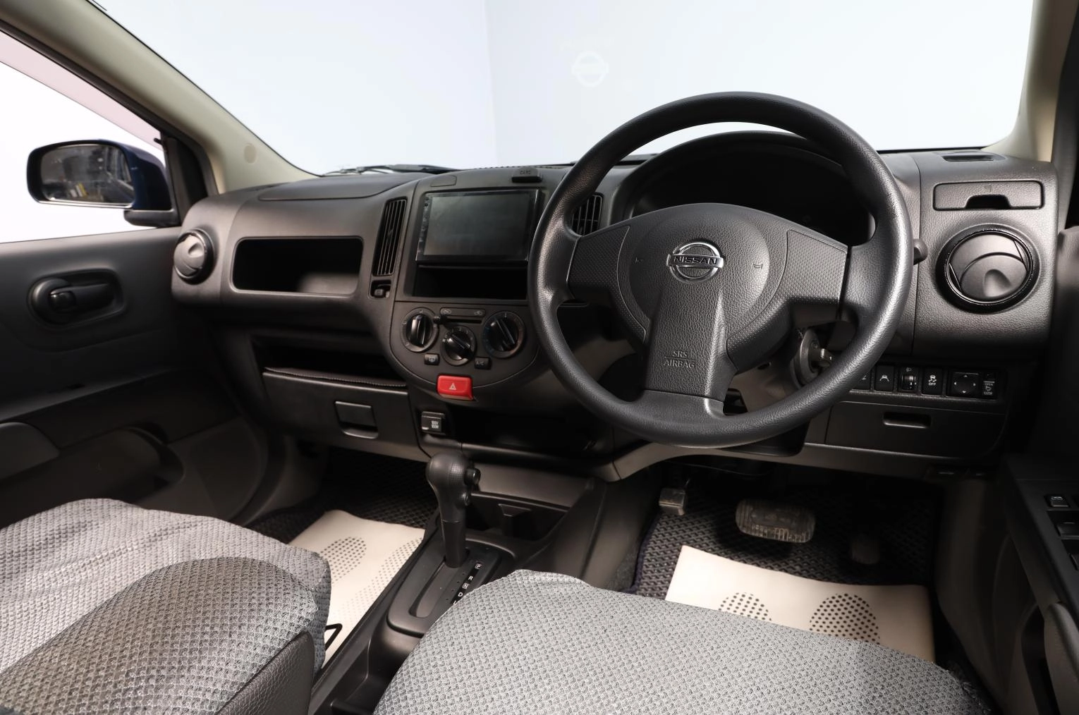 Nissan AD 8 из 16