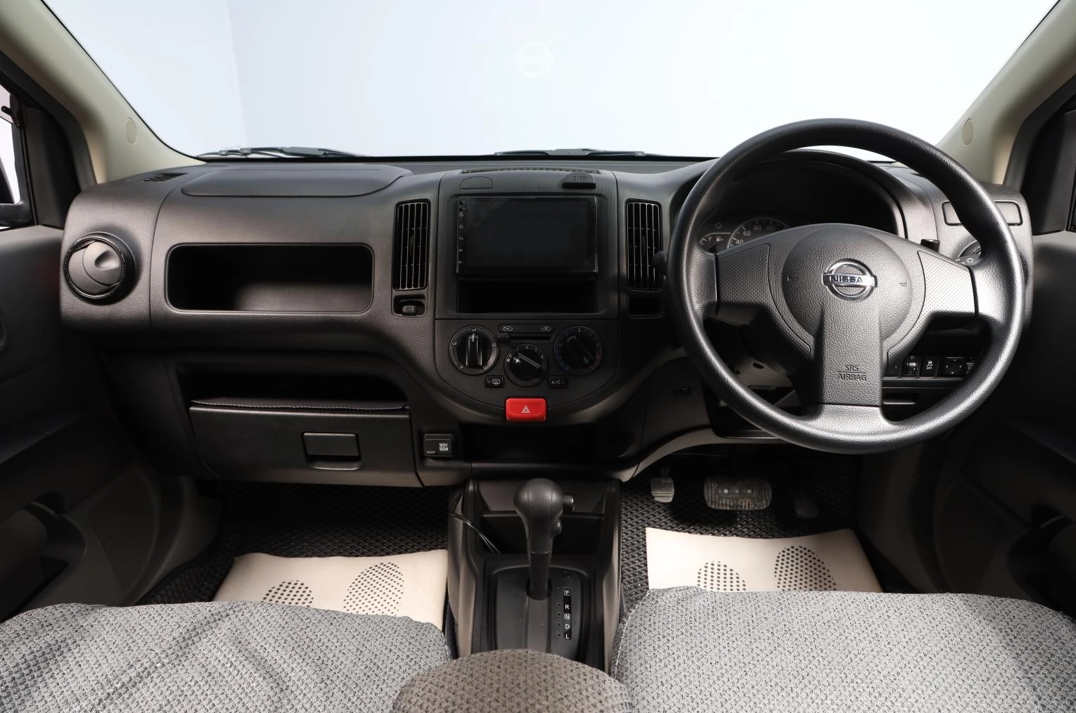 Nissan AD 10 из 16