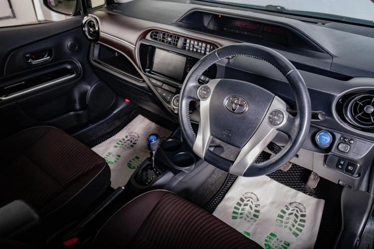 Toyota Aqua 7 из 22