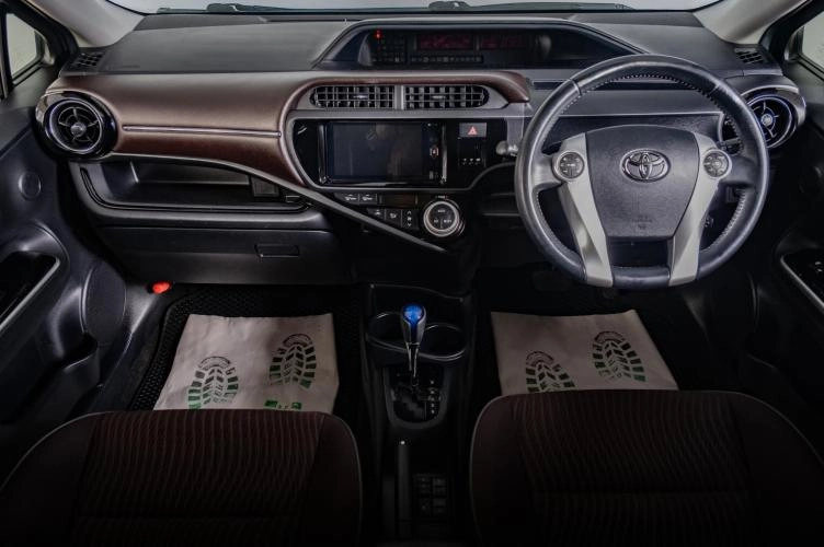Toyota Aqua 8 из 22