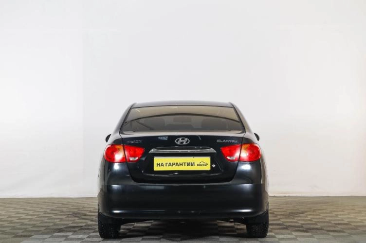 Hyundai Elantra 5 из 6