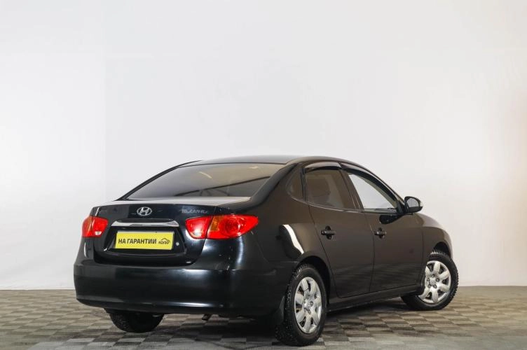 Hyundai Elantra 6 из 6