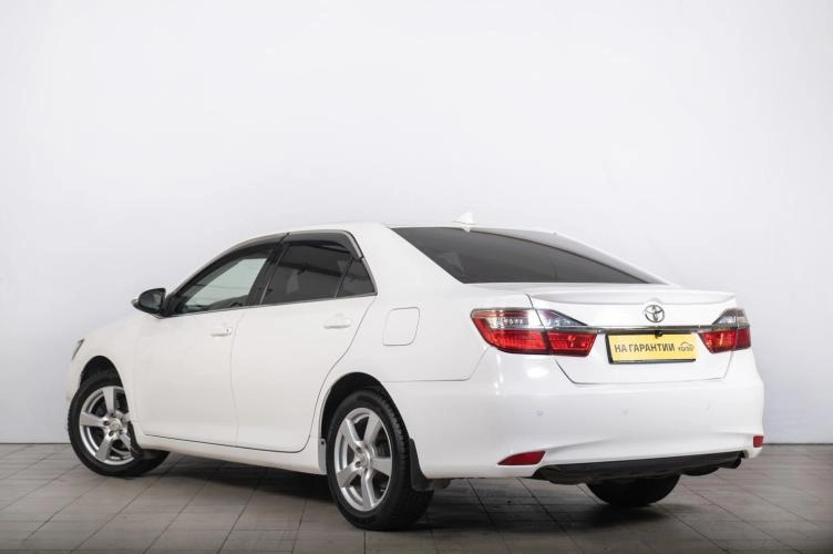 Toyota Camry 5 из 6