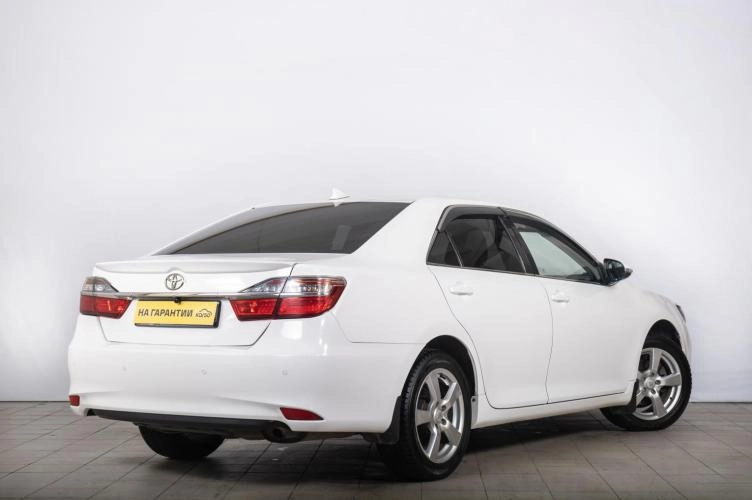Toyota Camry 6 из 6