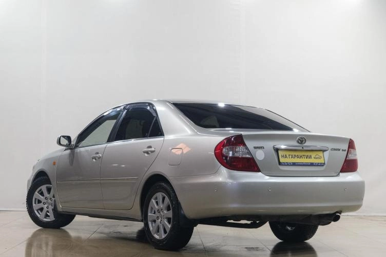 Toyota Camry 4 из 6