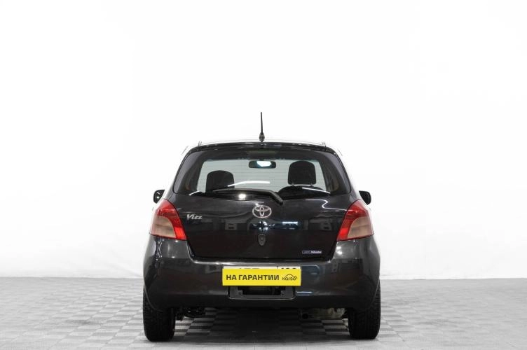 Toyota Vitz 5 из 6