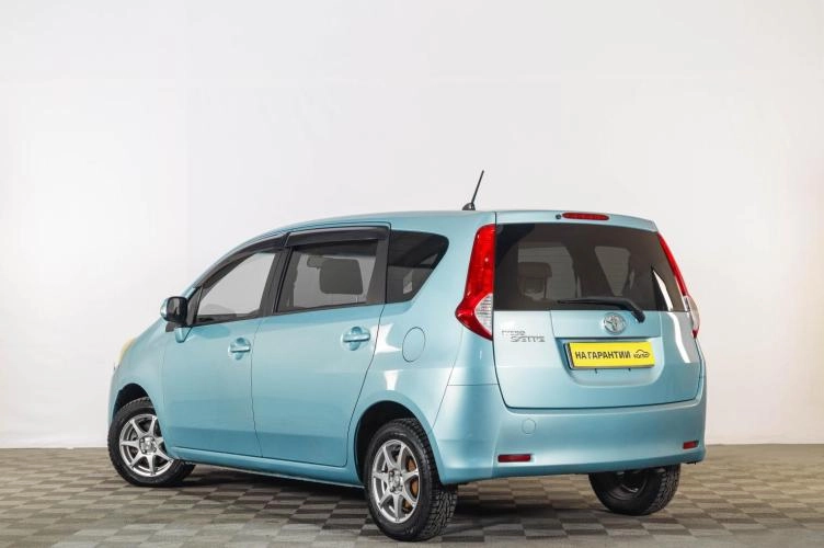 Toyota Passo Sette 4 из 5