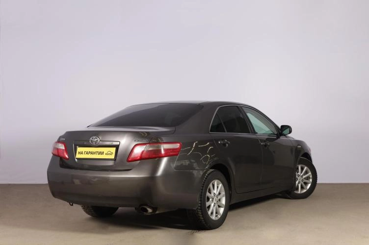 Toyota Camry 4 из 6