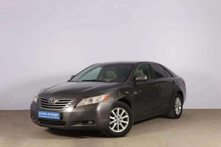 Toyota Camry 3 из 6