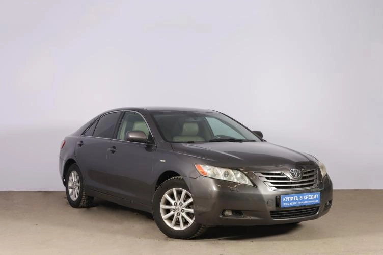Toyota Camry 1 из 6