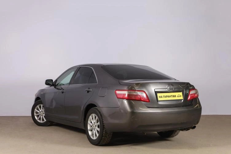 Toyota Camry 6 из 6