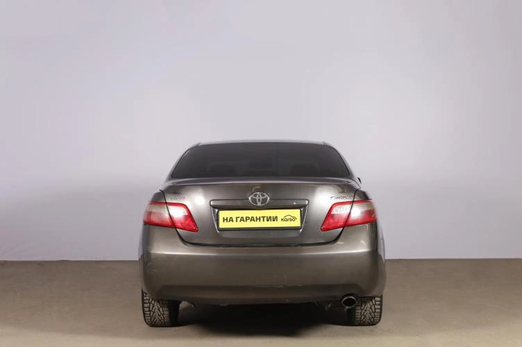 Toyota Camry 5 из 6