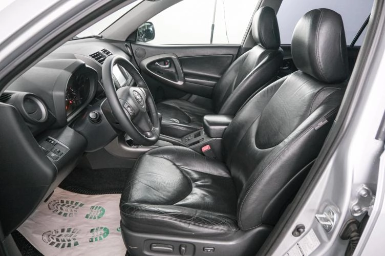 Toyota RAV4 8 из 22