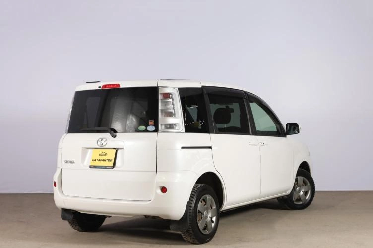 Toyota Sienta 6 из 6