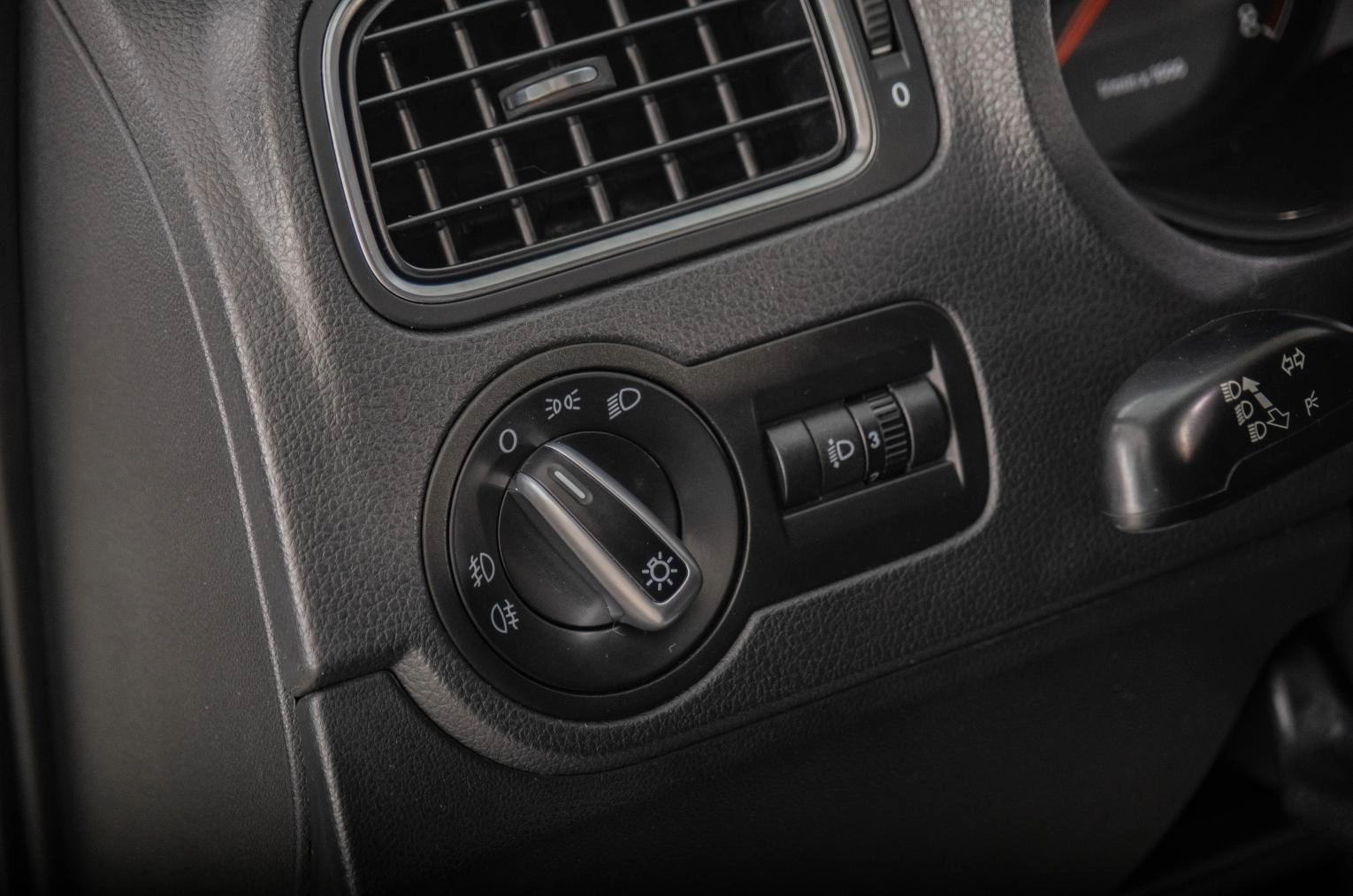 Volkswagen Polo 9 из 15