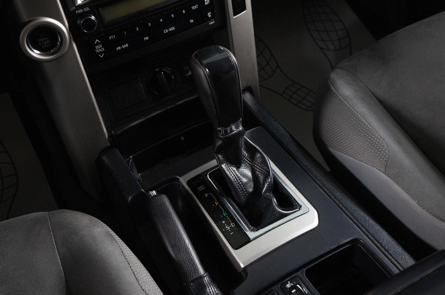 Toyota Land Cruiser Prado 14 из 17