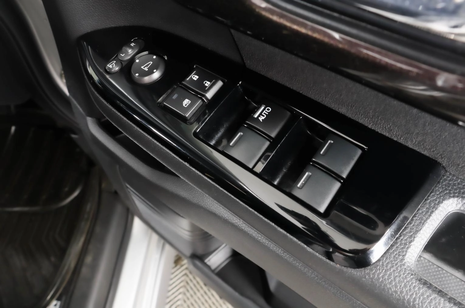 Honda N-BOX 24 из 24