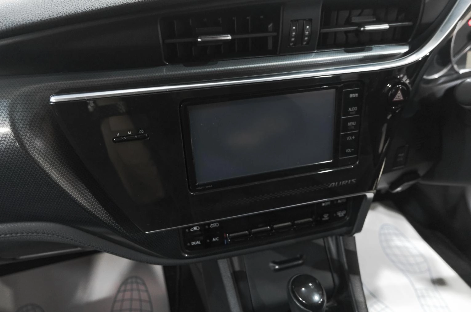 Toyota Auris 25 из 30