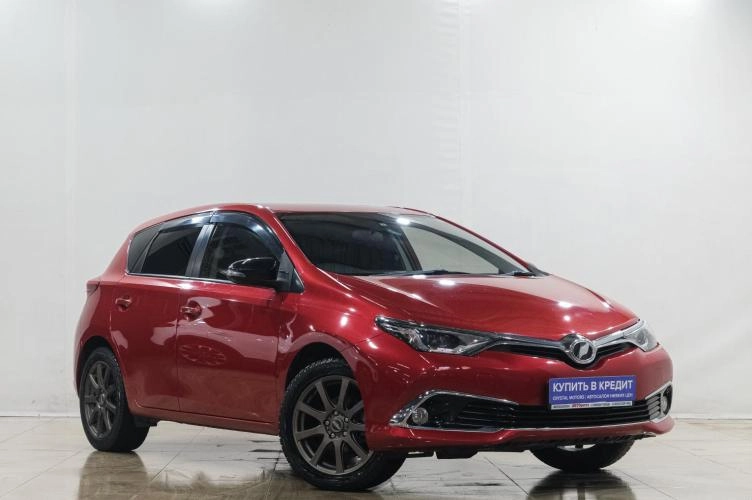 Toyota Auris 1 из 5